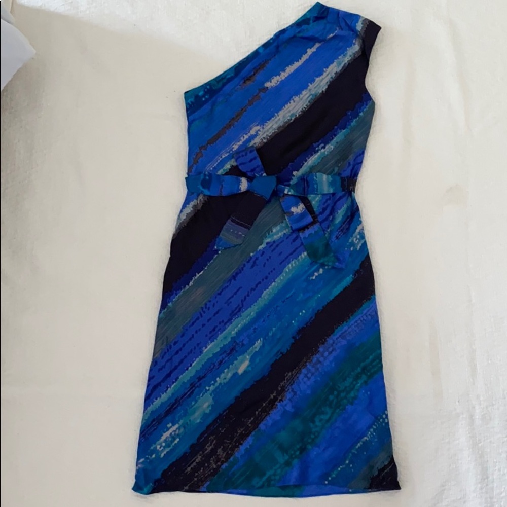 Kenneth Cole 100% Silk Shoulder Dress